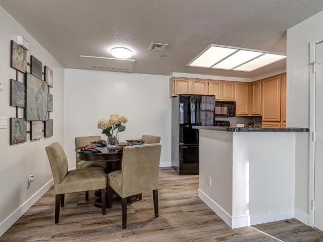 Perfect 2 Bed 2 Bath $2560 Per Mo for Rent