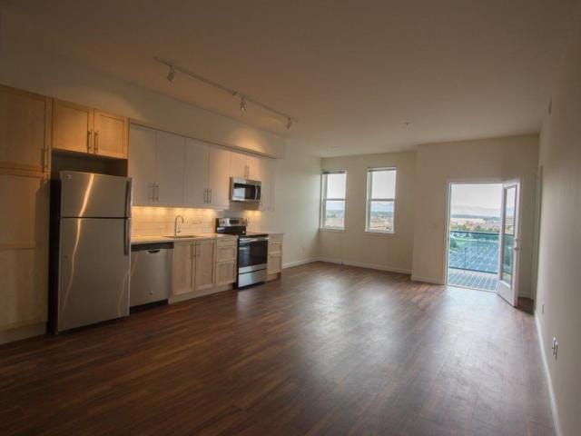 2 BD 2 BA Available Today $1849/Month for Rent