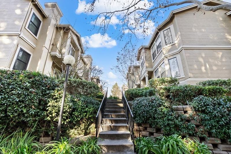 Spacious and Rare Townhome w/2 Suites for Sale