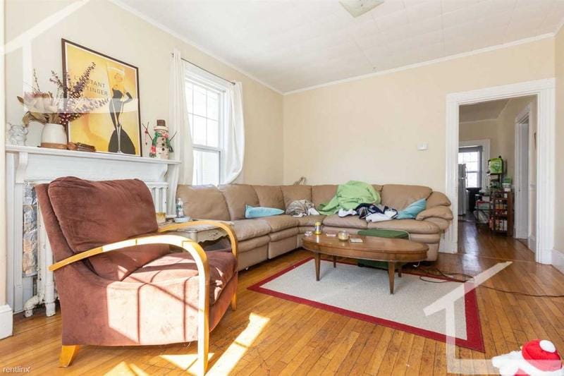 #3F  21 Bennett St for Sale