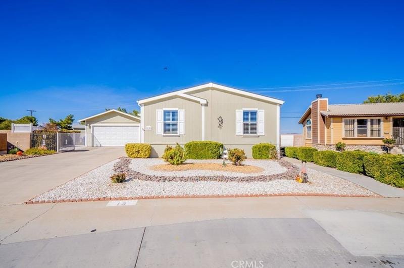 22241 Nisqually Rd #13, Apple Valley, CA 92308 - MLS DW23199176 for Sale