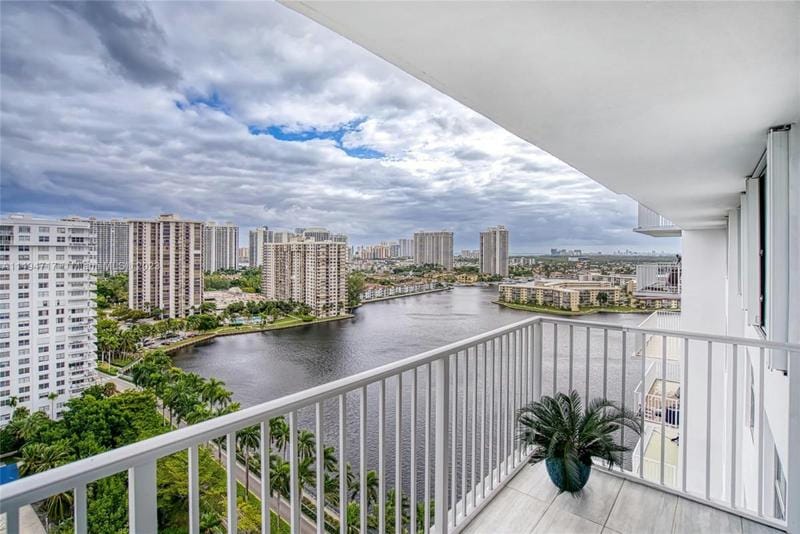 2801 NE 183RD ST APT 2014W, Aventura, FL 33160 Condominium For Sale  MLS# A11494717
