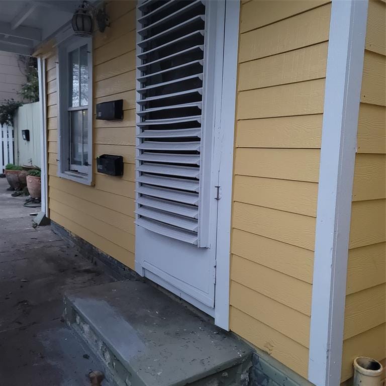 613 Church St Down, Galveston, TX 77550 for Rent