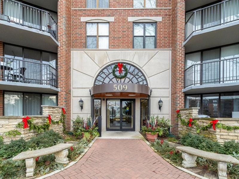 509 Aurora Ave #113, Naperville, IL 60540  MLS# 11940073 for Sale