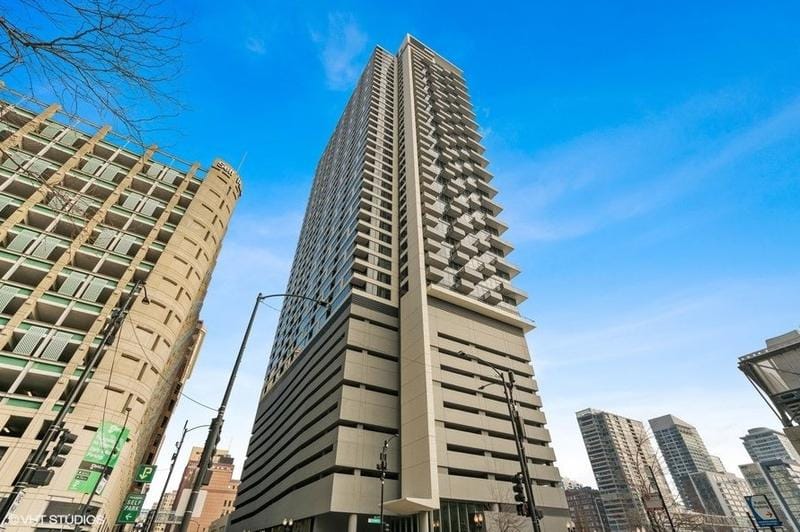 235 W Van Buren St #P564, Chicago, IL 60607 - MLS 11853023 for Sale