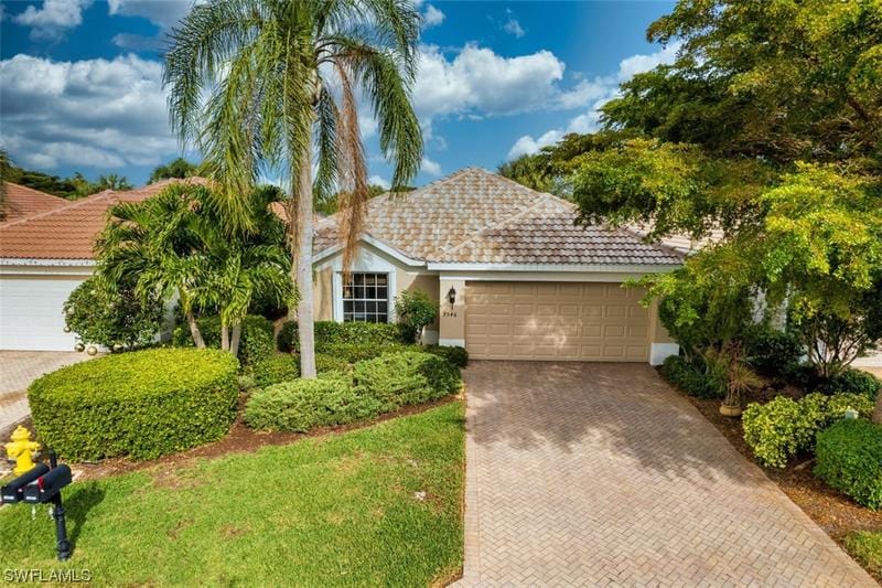 9546 Hemingway Ln, FORT MYERS, FL 33913  MLS# 223089919 for Sale
