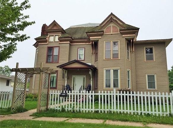 416 W 5th St Vinton, IA 52349 - Home For Rent