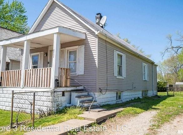 2701 W Latrobe St Peoria, IL 61605 - Home For Rent