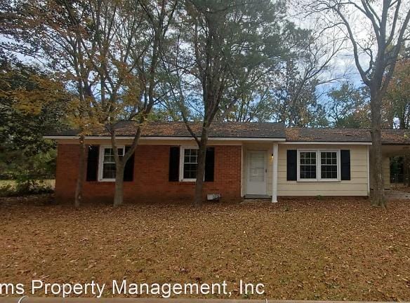 6545 Amanda Cir Fayetteville, NC 28304 - Home For Rent