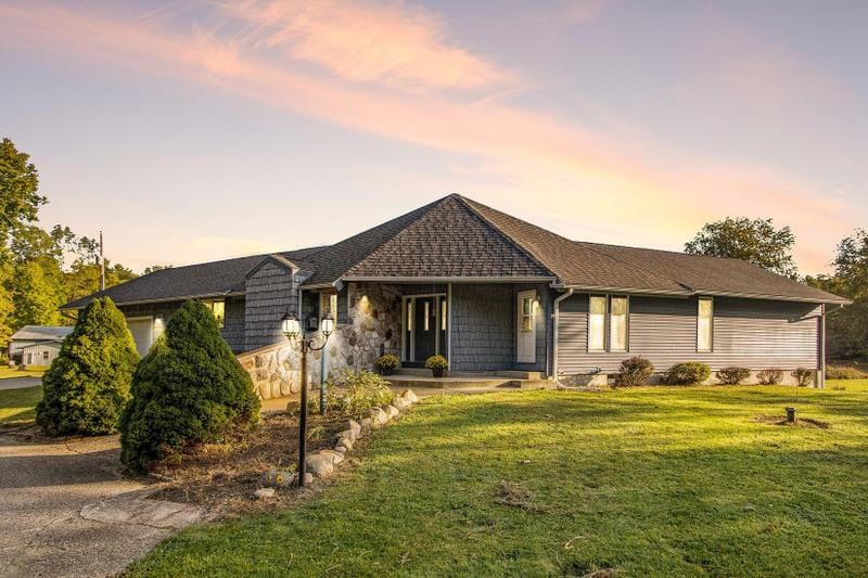 Paw Paw, Van Buren County, MI Lakefront Property, Waterfront Property, House for sale Property ID: 417819593