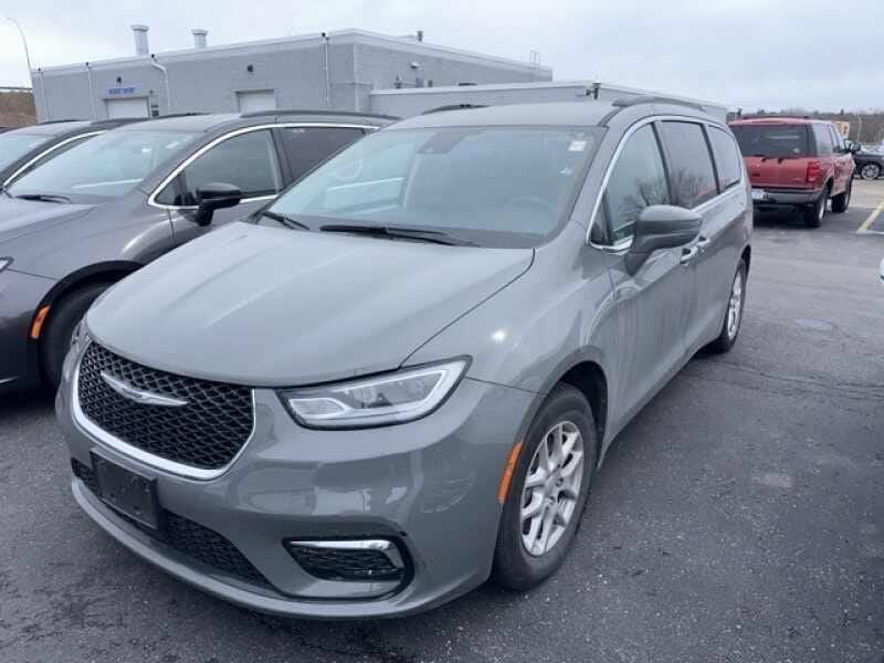 2022 Chrysler Pacifica Gray, 71K miles for Sale