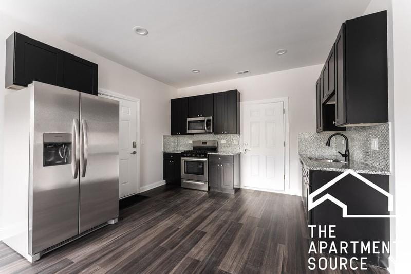 Great 3 bedroom \2 bathroom  4410 N Keeler Ave #2E for Sale