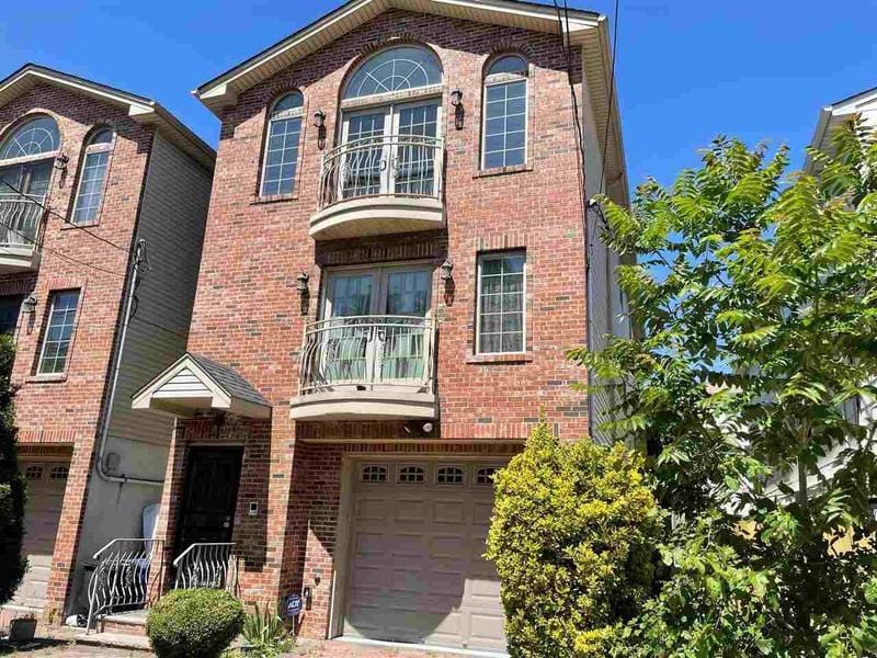46556657  243 Webster Ave Unit 2 for Sale