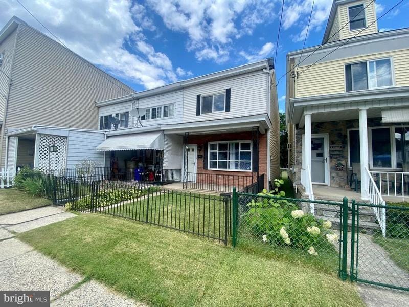 Traditional, End Of Row/Townhouse - SAINT CLAIR, PA  229 N 2nd St for Sale