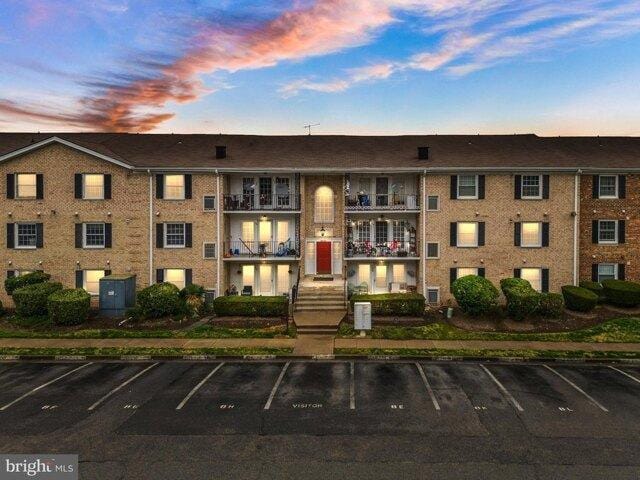 2 bedroom in Woodbridge VA 22192 for Sale