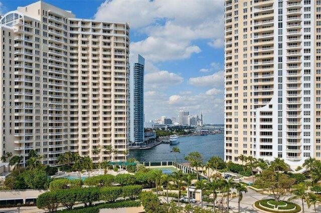 1 bedroom in Miami FL 33131 for Sale