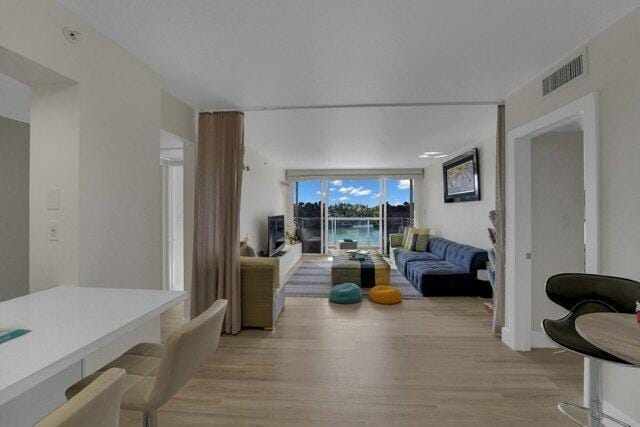 2 bedroom in Miami Beach FL 33140 for Sale