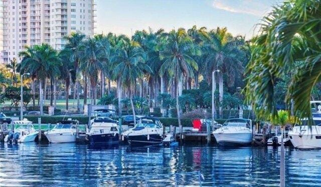 2 bedroom in Hallandale Beach FL 33009 for Sale
