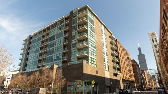 2 bedroom in Chicago IL 60607 for Sale