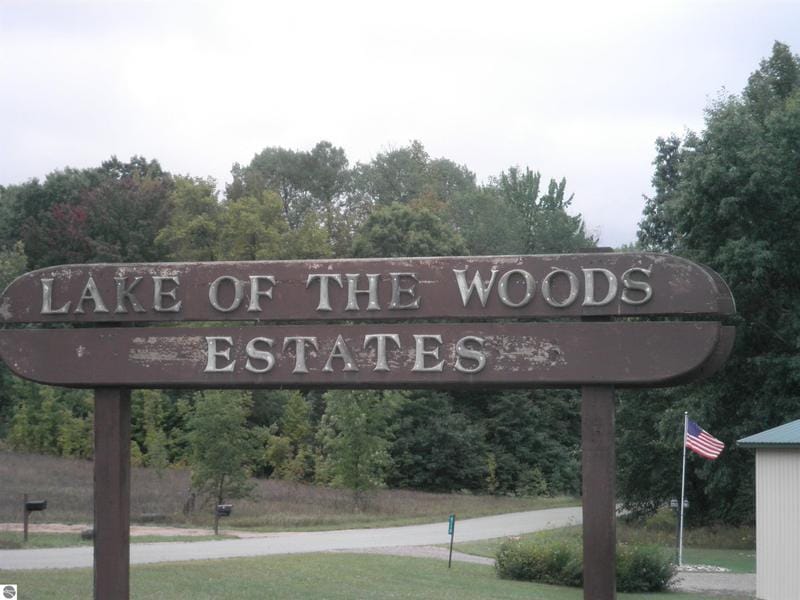 Mancelona, Nice large building lot in Lake of the Woods for Sale