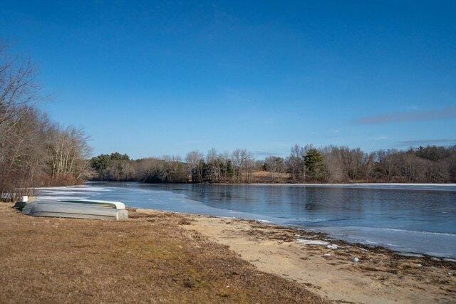 2 Bedroom 1.5 Bath In Amesbury MA 01913 for Sale