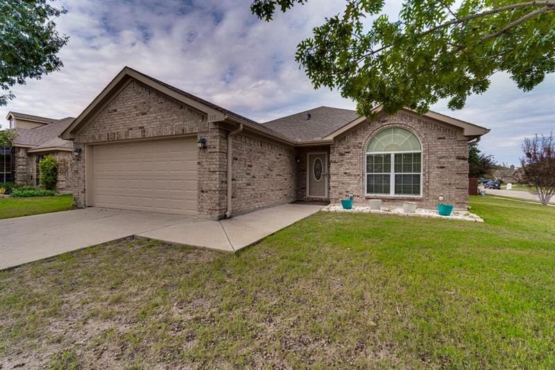 333 Hacienda Dr, Waxahachie, TX 75165 for Sale