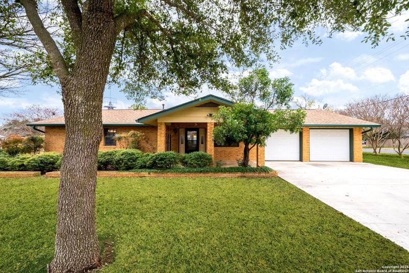 101 East Grothe Street, Fredericksburg, TX 78624 for Sale