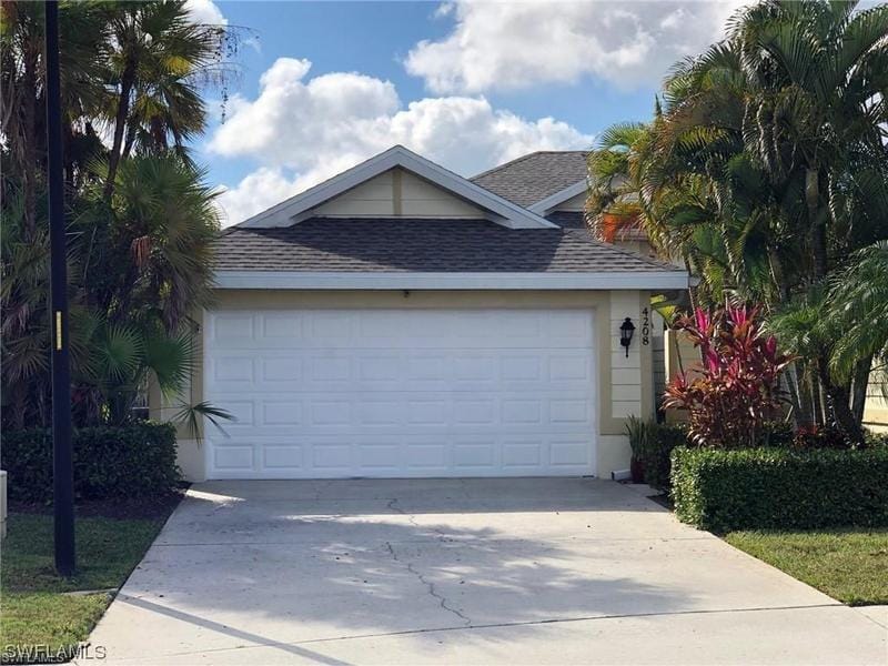 Attached, Coach Carriage, Duplex - FORT MYERS, FL  4208 Avian Ave for Sale