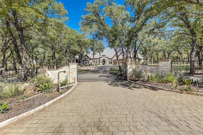 6565 Rockridge Trl, Aubrey, TX 76227 for Sale