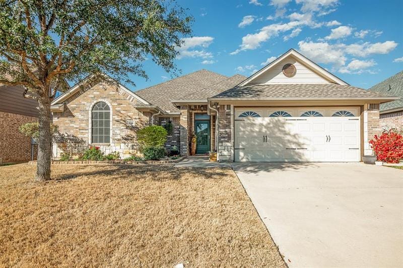 208 Donna Circle, Granbury, TX 76049 for Sale
