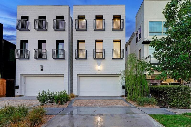 2205 Park St, Houston, TX 77019 for Sale