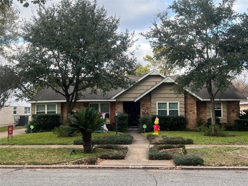 7622 Twin Hills Dr, Houston, TX 77071 for Sale