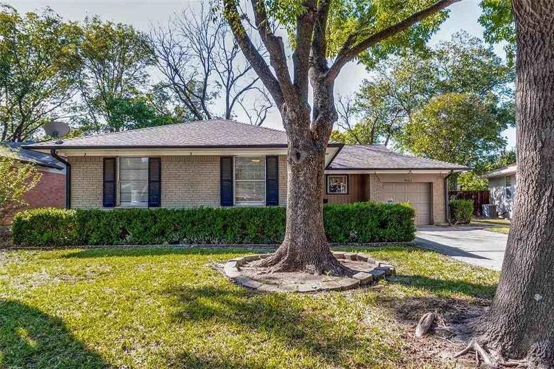 Single Family Residence, Traditional - Dallas, TX  9063 Leaside Dr for Sale