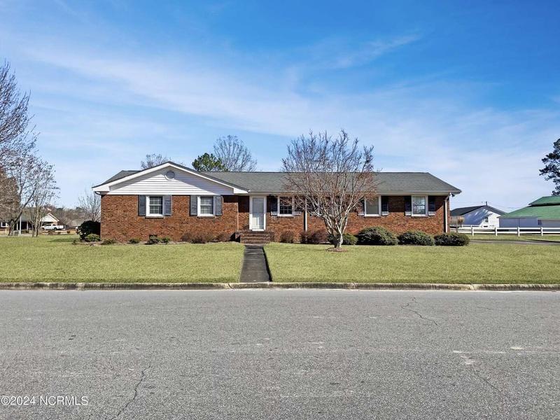 17 Red Robin Drive, Dunn, NC 28334  624935755 for Sale