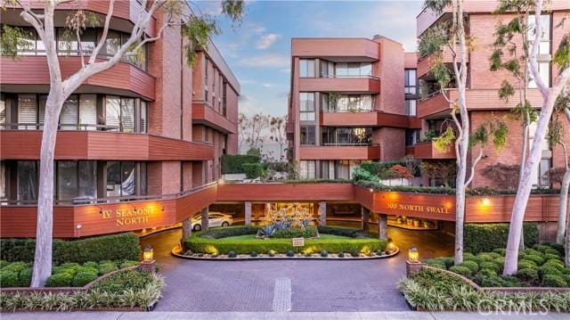 300 N Swall 105, Beverly Hills CA 90211 for Sale