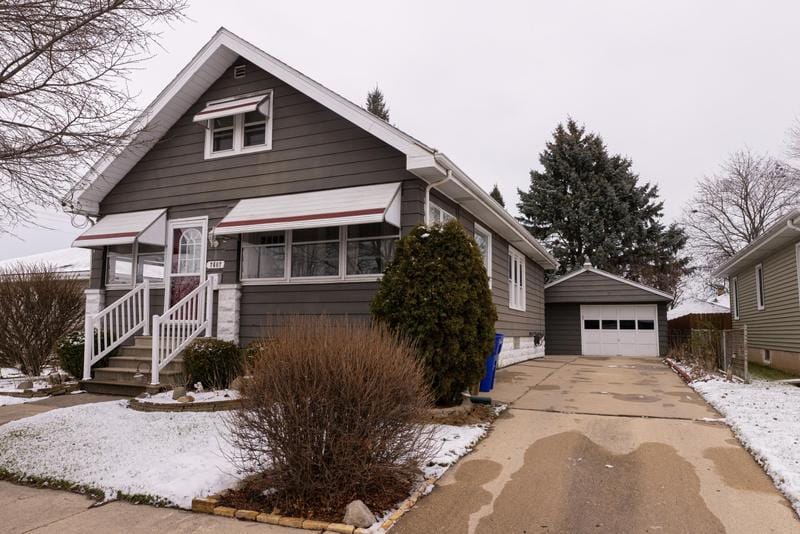 7607 39th Avenue, Kenosha, WI 53142 for Sale