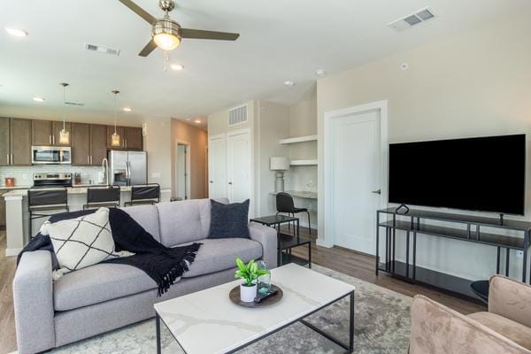 Rent The Winward at Telge Crossing #5316 in Houston, TX - Landing