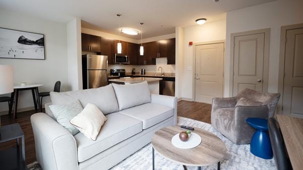 Rent Advenir at Station 121 #424 in Birmingham, AL - Landing