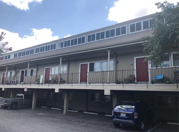 Parkside Apartments - 1221 Barton Hills Dr - Austin, TX Apartments for Rent