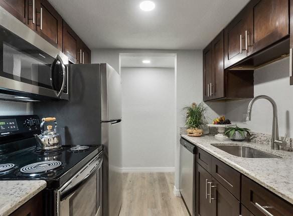 Stonebrook Gated Community Apartments - 4020 S 130th E Ave - Tulsa, OK Apartments for Rent