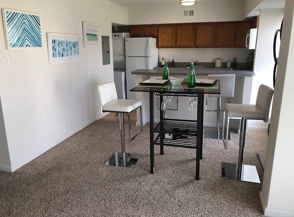 Cavalier Country Club Apartments - 25 Golf View Dr - Newark, DE Apartments for Rent
