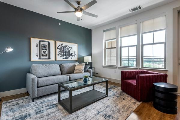 Rent The Crosby #551 in Dallas, TX - Landing