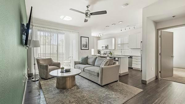 Rent The Douglas at Stonelake #10107 in Henderson, NV - Landing