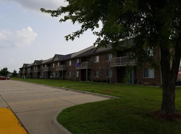 Hillcrest Park Apts Apartments - 9614 University Ave - Cedar Falls, IA Apartments for Rent