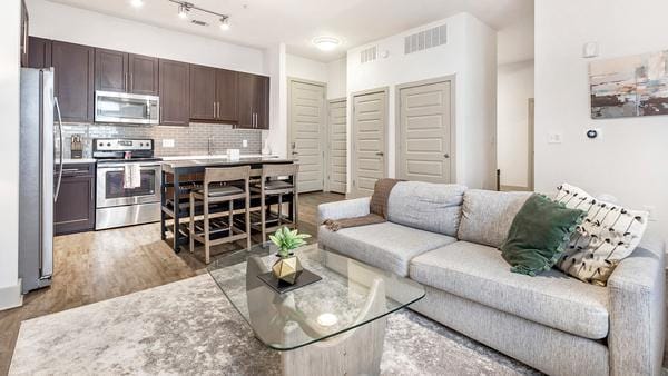 Rent The Lincoln at Dilworth Apartments #287 in Charlotte, NC - Landing