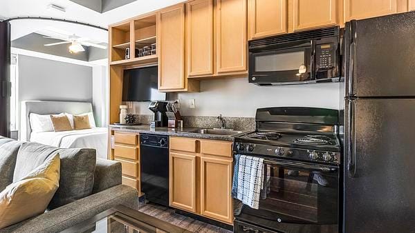 Rent 9 on Canal #518 in Indianapolis, IN - Landing