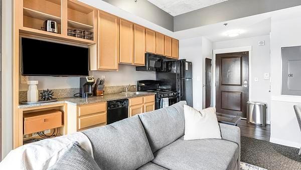 Rent 9 on Canal #226 in Indianapolis, IN - Landing