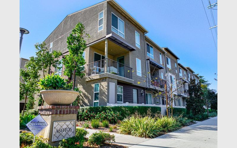 Newly Constructed Townhouse: Spacious Living with Nearly 1,900 Sqft! for Rent