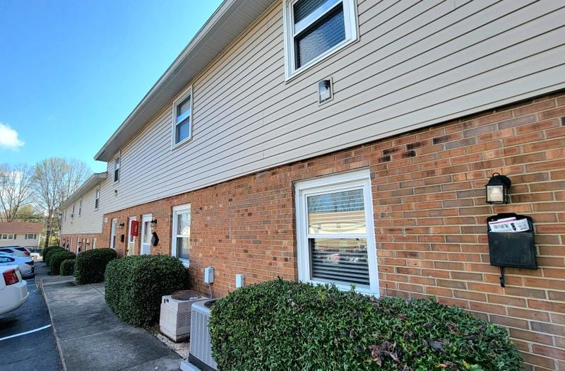 2 Bedroom 1.5 Bath Townhouse- NOW AVAILABLE for Rent