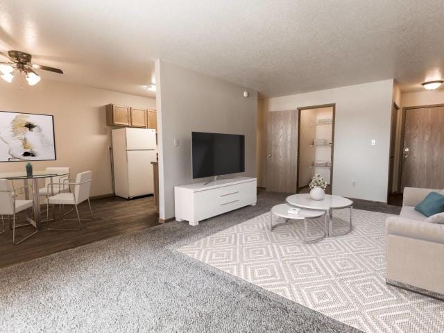 Fantastic 2 Bed 1 Bath Now Available $800/Month for Rent